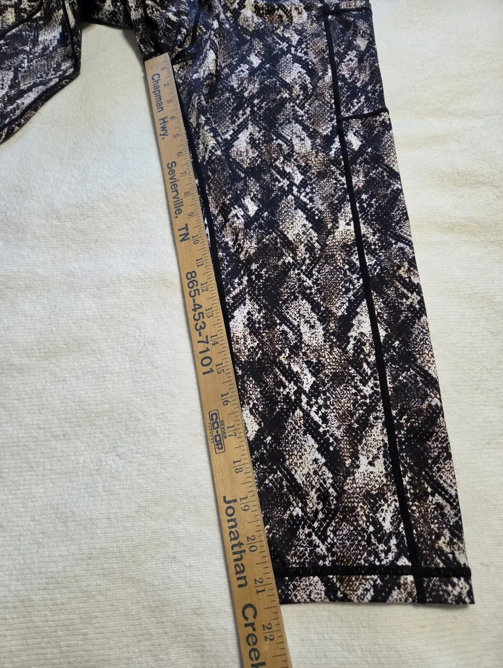 Constantly Varied Gear Women's Snake-Print Leggings  Brown/Black. Sz L Like New